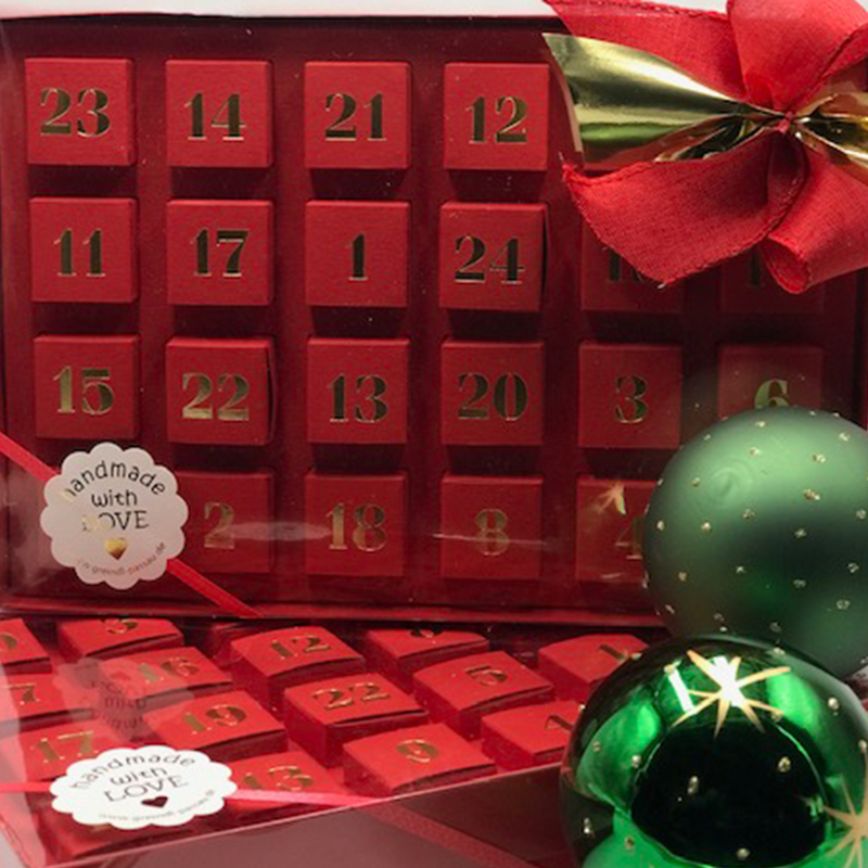 Nostalgischer Adventskalender gefüllt mit auserlesenen Pralinen - mit und ohne Alkohol